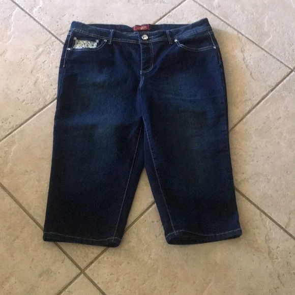 One on one capri Jean just beautiful! New dark blue see pictures small 10-12 - Picture 2 of 5